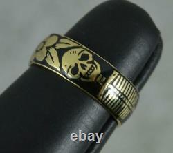 Amazing Momento Mori 18 Carat Gold and Black Enamel Skull Ring Size L