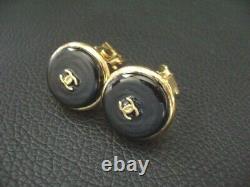 Auth Chanel Vintage Black & Gold CC Round Clip Earring(99P)