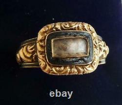 Beautiful 18ct gold georgian black enamel hair memorial ring c. 1804 Size S