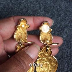 Stunning vtg Christian dior black Enamel Gold tone drop clip on earrings