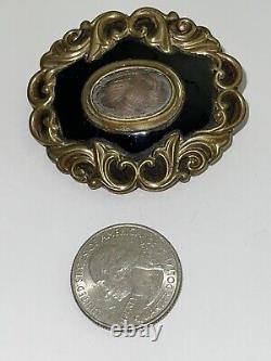Antique Oblong Pinchbeck Georgian Black Enamel & Gold Mourning Brooch Avec Cheveux