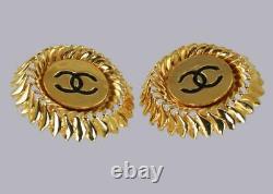Boucles D’oreilles Chanel CC Huge 1.5 4cm Gold Tone & Black Enamel Vintage 1980's Clip On