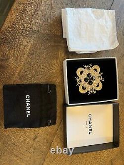 Chanel CC Baroque Broch Noir & Or Émail Authentique 16v Saison Cw Boîte