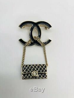 Chanel CC Classique Flap Émail Noir Broche Perles D'or Pin Charm