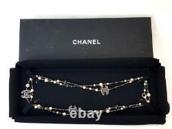 Chanel Pearl Black Enamel CC Logo Gold Tone Lien Long Collier Avec Boîte