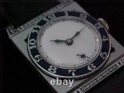 Fantastique Art Déco Bleu Enamel Lunette Piping Rock Style Vintage 1930s Wristwatch